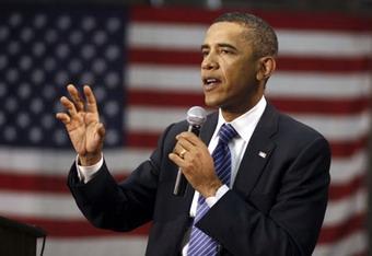 Presumptive Democratic presidential candidate Barack Obama answers questions from the audience during a town hall meeting as he campaigns at Kaukauwa High School in Kaukauna, Wisconsin June 12, 2008.(Xinhua/Reuters Photo)