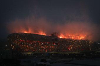 Fireworks explode over the National Stadium, also known as the Bird's Nest, during a rehearsal for the opening ceremony of the 2008 Beijing Olympic Games at the Olympic Green in Beijing, July 16, 2008. [Agencies]