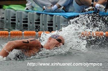 Maarten van der Weijden of the Netherlands competes during men's marathon 10km of Beijing 2008 Olympic Games swimming event in Beijing, China, Aug. 21, 2008. Maarten van der Weijden grabbed the gold medal. (Xinhua/Wang Lei) 