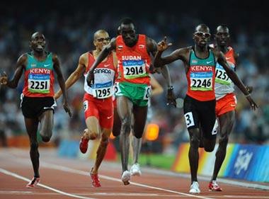 Wilfred Bungei（2246）of Kenya crosses the finish line during the men's 800m final at the National Stadium, also known as the Bird's Nest, during Beijing 2008 Olympic Games in Beijing, China, Aug. 23, 2008. Wilfred Bungei won the title with 1:44.65. (Xinhua Photo)