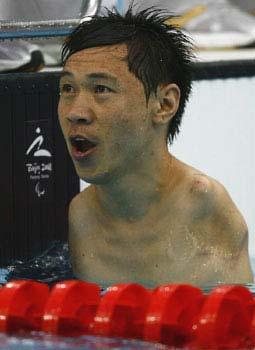 China's defending champion He Juquan looks at his marks at the finishing line after the men's 50m backstroke S5 preliminary Sept. 8, 2008. [Xinhua]