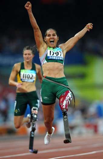 Perla Bustamante celebrates after her win. [Xinhua]