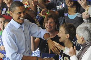 U.S. Democratic presidential nominee Senator Barack Obama shakes hands with the audience during a rally at Veterans Memorial Park in Manchester, New Hampshire Sept. 13, 2008.(Xinhua/Reuters Photo)