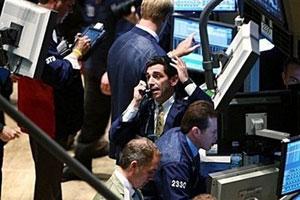 Traders work on the floor of the New York Stock exchange. US shares plunged to fresh five-year lows Thursday in a vicious late-date selloff as jitters intensified over the global financial crunch.(AFP/Getty Images/Spencer Platt)