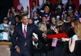 U.S. Democratic presidential nominee Barack Obama greets supporters before delivering a speech in Canton, Ohio, October 27, 2008.(Xinhua/Reuters Photo)