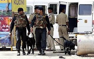 Indian Commandos with sniffer dogs come out of the Taj Mahal Hotel in Mumbai during operations.(AFP/Prakash Singh)