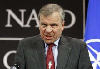 NATO Secretary-General Jaap de Hoop Scheffer holds a news conference during a NATO foreign ministers meeting at Alliance headquarters in Brussels December 2, 2008.REUTERS/Yves Herman