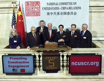 Stephen A. Orlins (L4), president of the United States National Committee on U.S.-China Relations (NCUSCR), Zhang Yesui (R3), China's UN permanent representative, Henry Kissinger (L2), former U.S. secretary of state, attend a ceremony marking the 30th anniversary of the establishment of diplomatic relations between the United States and China in the New York Stock Exchange (NYSE) in New York, the United States, Jan. 5, 2009. NYSE kicked off its trading session on Monday with the special ceremony. Orlins rang the market's Opening Bell.(Xinhua Photo)