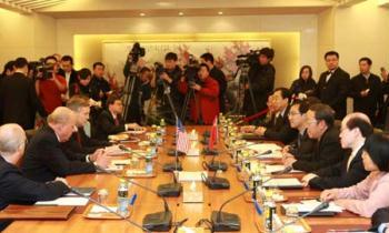 Chinese Vice Foreign Minister Wang Guangya (3rd R) holds talks with visiting U.S. Deputy Secretary of State John D. Negroponte (2nd, L) in Beijing, capital of China, Jan. 7, 2009.(Xinhua/Pang Xinglei)