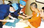 Chinese naval fleet treats injured sailor