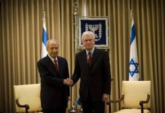 European Parliament President Hans-Gert Poettering, right, and Israel's President Shimon Peres, left, shake hands during their meeting at the President's residence in Jerusalem, Tuesday, Feb. 24, 2009.(AP Photo/Bernat Armangue)