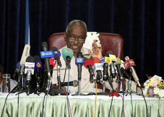 Sudanese Vice President Ali Osman Mohamed Taha speaks at a press conference in the Friendship Hall in Khartoum, Sudan, March 4, 2009. Sudan absolutely rejects the arrest warrant issued by the International Criminal Court (ICC), Vice President Ali Osman Mohamed Taha said Wednesday. (Xinhua/Zhai Xi)