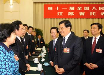 Chinese President Hu Jintao (front R), meets with deputies to the Second Session of the 11th National People's Congress (NPC) from east China's Jiangsu Province, in Beijing, capital of China, March 5, 2009. Hu Jintao joined in the panel discussion of Jiangsu delegation on the opening day of the Second Session of the 11th NPC. (Xinhua/Fan Rujun)