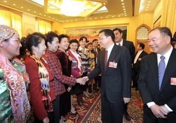 Li Keqiang (front, 2nd R), member of the Standing Committee of the Political Bureau of the Communist Party of China (CPC) Central Committee, attends the panel discussion of deputies to the Second Session of the 11th National People's Congress (NPC) from northwest China's Xinjiang Uygur Autonomous Region, in Beijing, capital of China, March 7, 2009. (Xinhua/Ma Zhancheng)