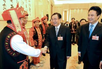 He Guoqiang (front, C), member of the Standing Committee of the Political Bureau of the Communist Party of China (CPC) Central Committee, joins a panel discussion with deputies to the Second Session of the 11th National People's Congress (NPC) from south China's Hainan Province, in Beijing, capital of China, March 10, 2009. (Xinhua/Ma Zhancheng)