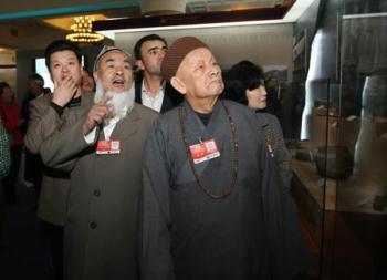 Some members of the 11th National Committee of the Chinese People's Political Consultative Conference (CPPCC), who are attending the Second Session of the 11th National Committee of the CPPCC, visit an exhibition titled "Democratic Reform in the Tibet Autonomous Region" at the Cultural Palace of Nationalities in Beijing, capital of China, March 11, 2009. (Xinhua/Liu Weibing)