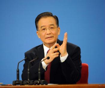 Chinese Premier Wen Jiabao answers questions during a press conference after the closing meeting of the Second Session of the 11th National People's Congress (NPC) at the Great Hall of the People in Beijing, capital of China, March 13, 2009. The annual NPC session closed on Friday. (Xinhua Photo)