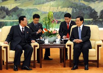 Chinese President Hu Jintao (R Front) meets with Premier of the Democratic People's Republic of Korea (DPRK) Kim Yong Il (L Front) at the Great Hall of the People in Beijing, capital of China, March 19, 2009.(Xinhua/Ma Zhancheng)