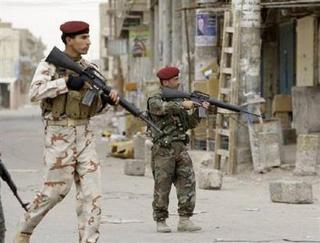 Iraqi soldiers stand guard near the district of al-Fadhil in Baghdad March 29, 2009. REUTERS/Saad Shalash