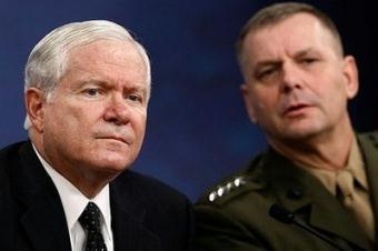 U.S. Secretary of Defense Robert Gates (L) and United States Marine Corps (USMC) Gen. James Cartwright, vice chairman of the Joint Chiefs of Staff, hold a news conference at the Pentagon April 6, 2009 in Arlington, Virginia. The Somali pirates who kidnapped Captain Richard Phillips were heavily armed but inexperienced youths, Gates said, adding that the hijackers were aged 17-19.(AFP/Getty Images/File/Chip Somodevilla)