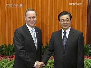 President Hu Jintao has met with visiting New Zealand Prime Minister John Key.(CCTV.com)