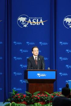 Chinese Premier Wen Jiabao gives a keynote speech at the opening plenary of Boao Forum for Asia (BFA) Annual Conference 2009 in Boao, a scenic town in south China’s Hainan Province, April 18, 2009. (Xinhua/Pang Xinglei)