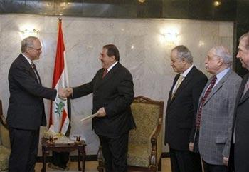 Newly appointed U.S. Ambassador to Iraq, Christopher Hill, left, shakes hands with the Iraqi Foreign Minister Hoshyar Zebari, center, after presenting his credentials, while unnamed aides look on in Baghdad, Iraq, Friday, April 24, 2009. Hill comes at a time of rising insurgent violence in Iraq and with the first phase of the Pentagon's withdrawal timetable coming up. The U.S. military plans to pull its forces from Iraqi cities by the end of June.(AP Photo/Ali Yussef, Pool) 