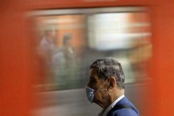 A passenger wearing a protective mask is seen at Mexico's city subway May 6, 2009. Mexicans got back into the swing of normal life on Wednesday after a five-day business shutdown due to the H1N1 flu virus, which spread in Europe with new infections in Poland and Sweden.REUTERS/Daniel Aguilar