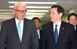 US nuclear envoy visits Japan 