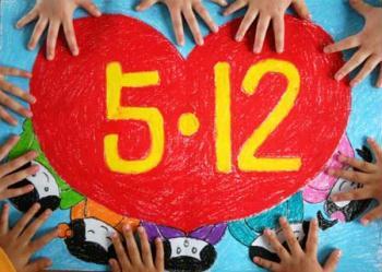 Kids put their hands on a drawing with the date of the May 12 earthquake in commemoration of the victims of the earthquake last year, during an activity in a kindergarten in Xingtai, north China's hebei Province, May 11, 2009. As the first anniversary of the earthquake approaches, people all over China commemorate the disaster in different ways.(Xinhua Photo)