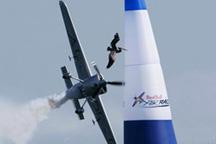 A plane hits a bird at air race in San Diego