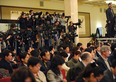 Chinese FM meets the press