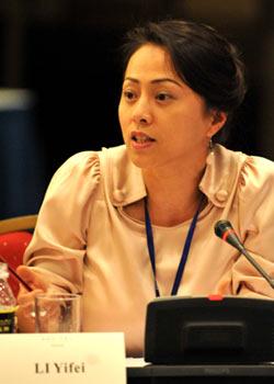 Li Yifei, chief representative of Viacom China, speaks at the youth leader round table of the Boao Forum for Asia (BFA) in Boao, south China's Hainan Province, April 11, 2008. More than 200 youth leaders, to attend BFA's annual meeting 2008 due on April 12, discussed environmental protection and economic and social sustainable development during the round table on Friday.  (Xinhua Photo)