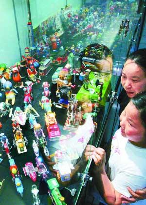 The toys that were initially sold at merely several yuan or a few dozens of yuan have surprisingly soared in value several dozens of times after 20 or 30 years.