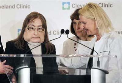 Connie Culp(L), who underwent the first face transplant surgery in the US, is helped to the podium by her head surgeon, Dr. Maria Siemionow, right, and Pat Lock, a nurse with the transplant team, center, before speaking to the media at a news conference at the Cleveland Clinic in Cleveland, Ohio on Tuesday, May 5, 2009. (Photo Source: China Daily/Agencies)