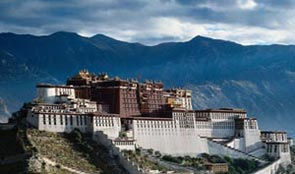 <center><b>50 ans de réforme démocratique au Tibet - Chapitre II: le temps des réformes</b></center> <center><a></a><font color=blue><b>Vidéo:</b></font> <a href=http://big5.cctv.com/gate/big5/xizang.cctv.cn/20090326/100686.shtml><em><font color=blue>500k</font></em></a>,<a href=http://big5.cctv.com/gate/big5/xizang.cctv.cn/20090326/100679.shtml><em><font color=blue>700k</font></em></a><br><a></a><font color=blue><b>Télécharger:</b></font> <a href=http://big5.cctv.com/gate/big5/xizang.v.cctv.cn/2009/03/xizang_null_20090326_2_wmv700.wmv><em><font color=blue>700k</font></em></a>,<a href=http://big5.cctv.com/gate/big5/xizang.v.cctv.cn/2009/03/xizang_null_20090326_2_wmv2M.wmv><em><font color=blue>2m</font></em></a></center>