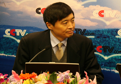 <font color=blue>周以剛做客CCTV.com直播室</font>