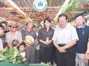 Zhou Yongkang promete garantizar sustento básico en Xinjiang
