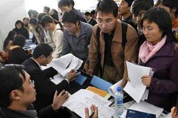 Government departments and associations in China will launch joint efforts in the new year to help college graduates, migrant workers and other unemployed people get jobs.