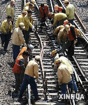 The on-going construction of Beijing-Shanghai Express Railway project has provided a great number of job opportunities.