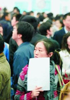 After the Spring Festival break, many job fairs are being held around the country.