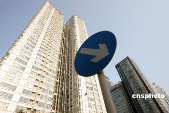 Official statistics indicate property prices in  January  fell in a quarter of China's 70 big and medium-sized cities.