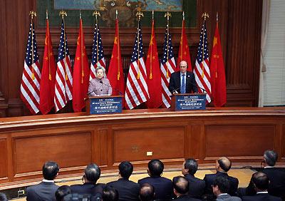 Chinese Vice Premier Wu Yi (L) and US Treasury Secretary Henry Paulson deliver statements at the conclusion of the second meeting of the China-US Strategic Economic Dialogue in Washington, capital of U.S., May 23, 2007. (Xinhua/Rao Aimin)