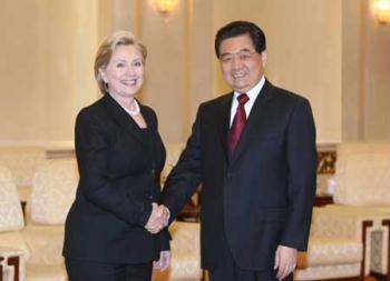 Chinese President Hu Jintao (R) meets with visiting U.S. Secretary of State Hillary Clinton (L) in Beijing, China, Feb. 21, 2009.(Xinhua/Yao Dawei) 