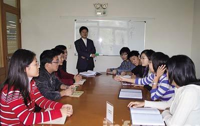 Taiwan's education authority has welcomed mainland students to study at Taiwan universities. 