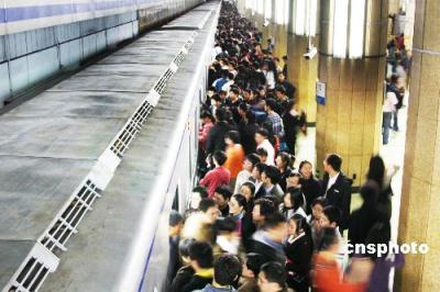 In big cities like Beijing and Guangzhou, subways are always over-crowded during rush hour.