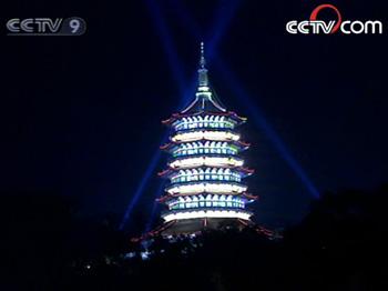 Leifeng Tower, a symbolic structure at the lake side, will dazzle the night sky.(Photo: CCTV.com)