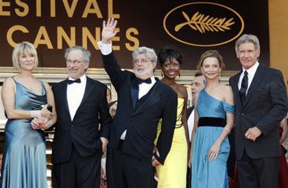 U.S. director Steven Spielberg (2nd L), his wife Kate Capshaw (L), producer George Lucas (C), Melody Hobson (3rd R), Calista Flockhart (2nd R) and Harrison Ford (R) wave to the public before the world premiere screening of the film "Indiana Jones and the Kingdom of the Crystal Skull" at the 61st Cannes Film Festival May 18, 2008.(Xinhua/Reuters Photo)