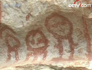 Artistic rock painting, dating back to the neolithic era. The painting has been discovered in Wenshan county, southwest China's Yunnan province.(Photo: CCTV.com)