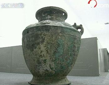 The largest collection of cultural relics of China's Qiang ethnic group has been safely transferred out of earthquake ravaged Maoxian County. 